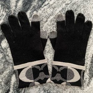 Coach thin phone-friendly gloves